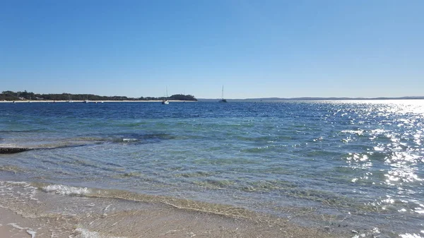 Вид Море Пляж Блакитною Водою Білим Піском — стокове фото