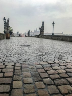 Baharda Prag erken yağmurlu sabah