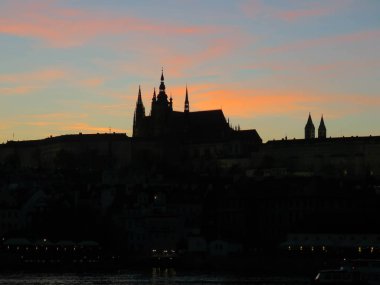 bahar geceleri Prag türleri