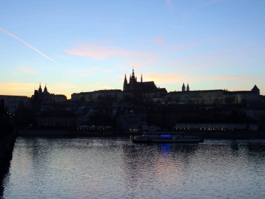 bahar geceleri Prag türleri