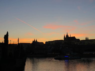 bahar geceleri Prag türleri