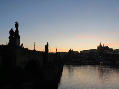 bahar geceleri Prag türleri