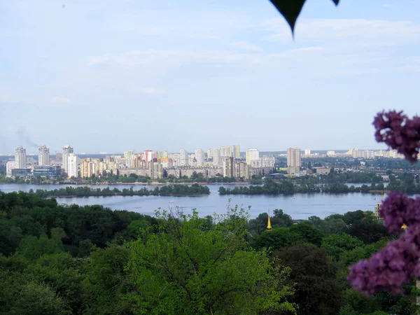 Kiev görünümlerinden bahar Botanik Bahçesi