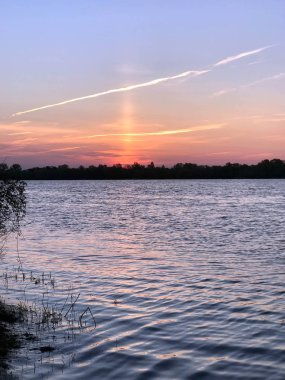 Nehirde şafak vakti