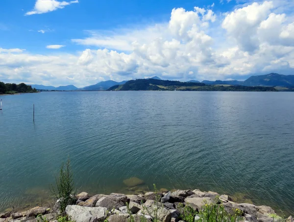 yaz güneşli gün dağ Gölü