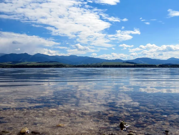 yaz güneşli gün dağ Gölü