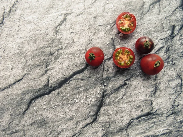 Κόκκινες Ντομάτες Ένα Ξύλινο Ταμπλό Υγιεινή Διατροφή Προϊόντα Φιλικά Προς — Φωτογραφία Αρχείου