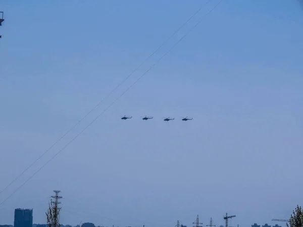 Демонстрация Авиационных Показательных Выступлений Вертолеты Летают Небе Группа Объектов Стиля — стоковое фото