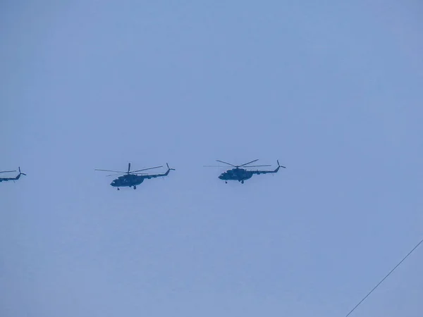 Dimostrazione Prestazioni Aeronautiche Dimostrazione Elicotteri Aviazione Volare Nel Cielo Stile — Foto Stock