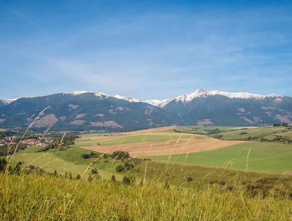 Montagnes Avec Des Pics Enneigés Lumière Soleil Automne Hautes Tatras — Photo