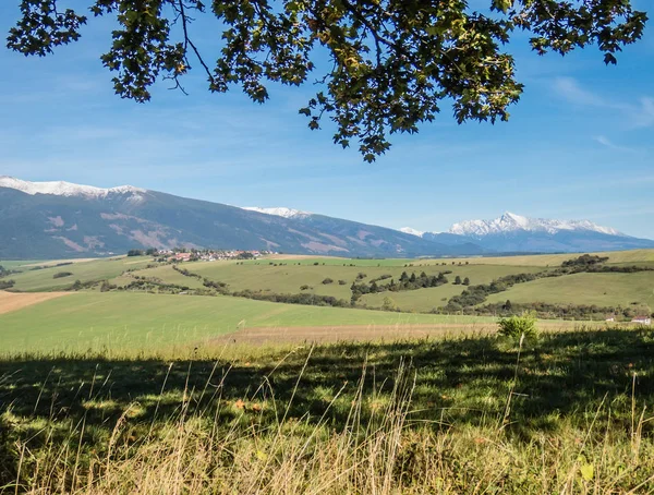 Montagnes Avec Des Pics Enneigés Lumière Soleil Automne Hautes Tatras — Photo