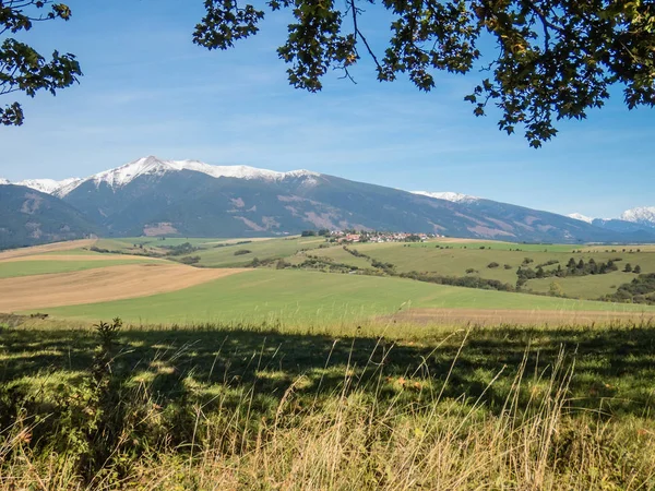 Montagnes Avec Des Pics Enneigés Lumière Soleil Automne Hautes Tatras — Photo