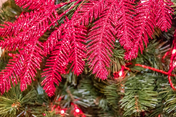 Árbol Navidad Con Adornos Oro Rojo Decoración Juguetes Navidad Dorados — Foto de Stock