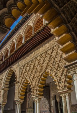 Alcazar Sarayı: Sevilla. Alcazar - İspanya Mağribi mimarisi örneği. Tarihi bina