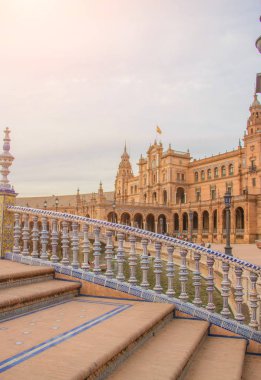 Sevilla, İspanya - Ekim, 2018: İspanyol Meydanı Plaza de Espana: güzel bir sonbahar gününde, İspanya Sevilla