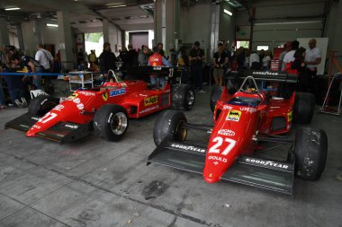 6 Mayıs 2018: tarihi 1984 Ferrari F1 araba 126 C4 Michele Alboreto - Ren Arnoux Minardi tarihi gün 2018 yılında İtalya Imola Circuit sırasında eski model.