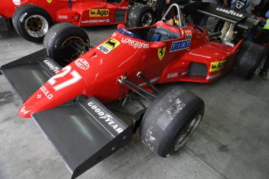 6 Mayıs 2018: tarihi 1984 Ferrari F1 araba 126 C4 Michele Alboreto - Ren Arnoux Minardi tarihi gün 2018 yılında İtalya Imola Circuit sırasında eski model.