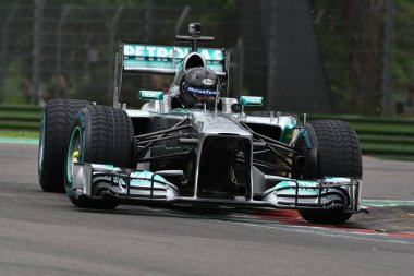 6 Mayıs 2018: Mercedes F1 Şef Designer Aldo Costa modern Mercedes F1 araba modeli W04 ex Nico Rosberg ile çalışır / Lewis Hamilton Minardi tarihi gün 2018 yılında İtalya Imola Circuit sırasında.