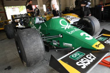 21 Nisan 2018: Motor efsane Festivali 2018 İtalya Imola pistinde sırasında tarihi 1983 F1 araba Tyrrell 012.