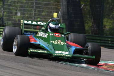 21 Nisan 2018: Uknown çalıştırmak ile tarihi F1 araba Lotus 80 Mario Andretti ex / Carlos Reutemann sırasında F1 Gp tarihi, Motor efsane Festivali 2018 yılında İtalya Imola Circuit.