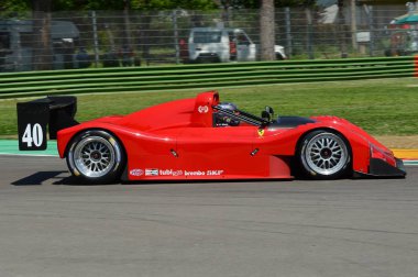 Imola, İtalya, 20 Nisan 2018: bilinmeyen tarihi Ferrari 333sp Imola pistinde ile Motor efsane Festivali 2018 sırasında çalıştırın. İtalya