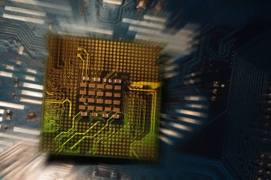 CPU işlemci anakart, arka plan üzerinde içinde yeşil elektronik devre etkisi ile.