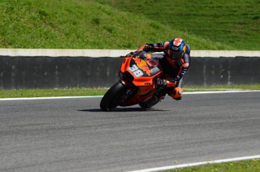 Mugello - İtalya, 2 Haziran: İngiliz Red Bull Ktm fabrika takım binici Bradley Smith 2018 Gp MotoGP İtalya Haziran, 2018 üzerinde yarış. İtalya