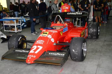 6 Mayıs 2018: tarihi 1984 Ferrari F1 araba Minardi tarihi gün 2018 yılında İtalya Imola Circuit sırasında 126 C4 Michele Alboreto Rene Arnoux ex modeli.