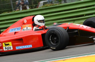 6 Mayıs 2018: bilinmeyen çalıştırmak tarihi 1991'de Ferrari F1 araba modeli 643 Alain Prost ex / Jean Alesi Minardi tarihi gün 2018 yılında İtalya Imola Circuit sırasında.