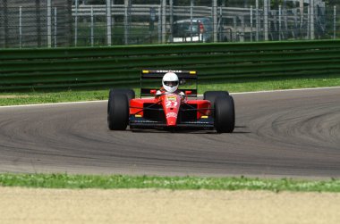 6 Mayıs 2018: bilinmeyen çalıştırmak tarihi 1991'de Ferrari F1 araba modeli 643 Alain Prost ex / Jean Alesi Minardi tarihi gün 2018 yılında İtalya Imola Circuit sırasında.