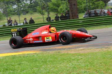6 Mayıs 2018: bilinmeyen tarihi 1992 Ferrari F1 araba modeli F92a Jean Alesi ex ile çalıştırmak / Ivan Capelli Minardi tarihi gün 2018 yılında İtalya Imola Circuit sırasında.