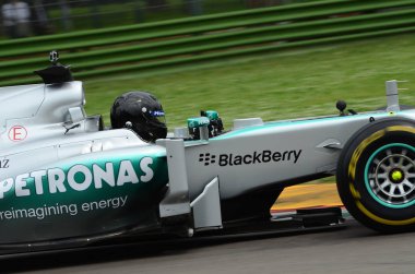 6 Mayıs 2018: Mercedes F1 Şef Designer Aldo Costa modern Mercedes F1 araba modeli W04 ex Nico Rosberg ile çalışır / Lewis Hamilton Minardi tarihi gün 2018 yılında İtalya Imola Circuit sırasında.