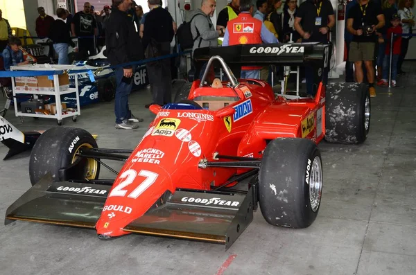 6 Mayıs 2018: tarihi 1984 Ferrari F1 araba Minardi tarihi gün 2018 yılında İtalya Imola Circuit sırasında 126 C4 Michele Alboreto Rene Arnoux ex modeli.