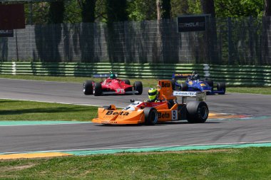 21 Nisan 2018: Blain, Robert bize çalıştırın tarihi 1976 F1 araba ile Mart 761 Motor efsane Festivali 2018 İtalya Imola pistinde sırasında.