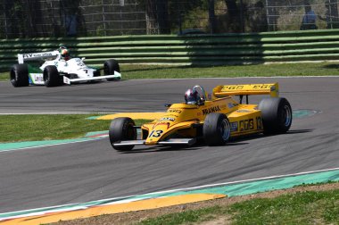 21 Nisan 2018: O'Connell, Martin Gb çalıştırın tarihi 1980 F1 araba Ats D4 ile Motor efsane Festivali 2018 İtalya Imola pistinde sırasında.