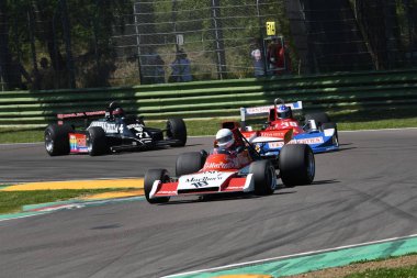 21 Nisan 2018: Motor efsane Festivali 2018 İtalya Imola pistinde sırasında tarihi 1973 F1 araba Williams Fx3b ile Rollinger, Daniel Lu Çalıştır.