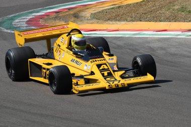 21 Nisan 2018: Perrier, Christian Fr çalıştırın tarihi 1978 F1 araba Ats Hs01 ile Motor efsane Festivali 2018 İtalya Imola pistinde sırasında.