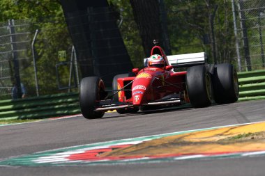 Imola, İtalya - 20 Nisan 2018: bilinmeyen 1995 tarihi Ferrari F1 412 T2 ex Gherard Berger ve Jean Alesi sırasında Motor efsane Festivali 2018 Imola adlı çalıştırmak 