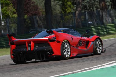 21 Nisan 2018: bilinmeyen Motor efsane Festivali 2018 İtalya Imola pistinde, alıştırma oturumu sırasında Ferrari Fxx-K ile çalıştırın.