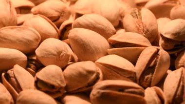 dolly üzerinde dönen Antep fıstığı closeup. 4 k Ultra Hd video klip