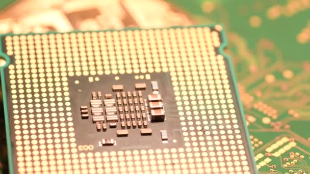 Close Processador Computador Cpu Sobre Placa Circuito Eletrônico Girando Dolly — Vídeo de Stock