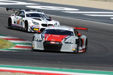 Mugello, İtalya - 13 Temmuz 2018: Baruch Bar Fassler Marcel sürücüler ve Audi R8 Audi Sport Italia takımının Gt İtalyan Şampiyonası 2018 sırasında devre Mugello İtalya.