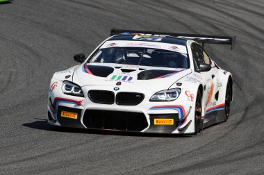 Mugello, İtalya - 13 Temmuz 2018: Comandini Stefano ve Krohn Jesserun Bmw M6 Gt3 Gt İtalyan şampiyonasında 2018 devre Mugello İtalya sırasında Bmw Padova takımının ile.