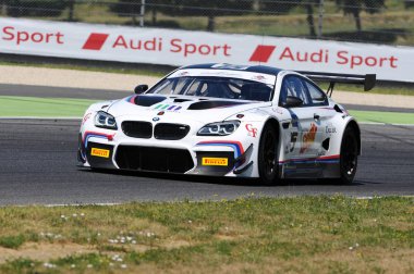Mugello, İtalya - 13 Temmuz 2018: Comandini Stefano ve Krohn Jesserun Bmw M6 Gt3 Gt İtalyan şampiyonasında 2018 devre Mugello İtalya sırasında Bmw Padova takımının ile.