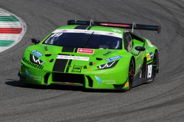 Mugello, İtalya - 13 Temmuz 2018: Vedel Martin ve Veglia Lorenzo Gt İtalyan Şampiyonası 2018 Mugello İtalya devre sırasında Antonelli Motorsport takımı ile Lamborghini Huracan Gt3 çalıştırmak.