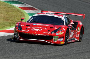 Mugello, İtalya - 13 Temmuz 2018: Giancarlo Fisichella ve Stefano Gai sırasında Gt İtalyan Şampiyonası 2018 devre Mugello İtalya Ferrari 488 Gt3 Scuderia Baldini 27 takım ile çalıştırın.