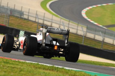 MUGELLO, ITALY - MAYIS 2012: Sauber F1 Team takımından Kamui Kobayashi İtalya 'nın Mugello pistinde antrenman yapıyor..