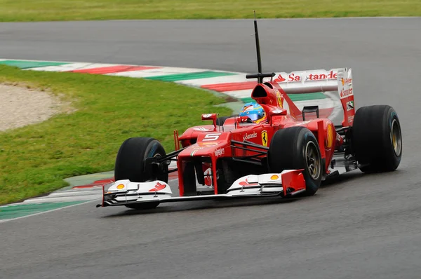Mugello Italy 2012 Ferrari F1チームのフェルナンド アロンソがイタリアのムジェロ サーキットでF1チームのテスト日を開催 — ストック写真