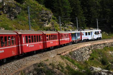 İsviçre: Temmuz 2012, İsviçre dağ treni Bernina Express Tirano St. Moritz için