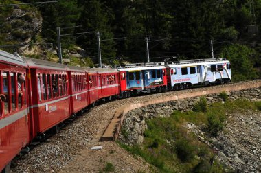 İsviçre: Temmuz 2012, İsviçre dağ treni Bernina Express Tirano St. Moritz için